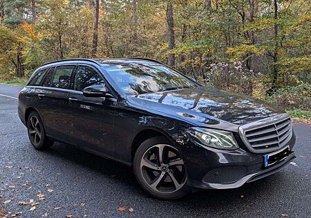 Mercedes-Benz E 220 d 4Matic T 9G-TRONIC