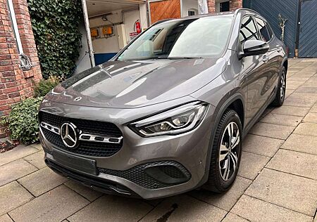 Mercedes-Benz GLA 200 GLA 7G-DCT Progressive