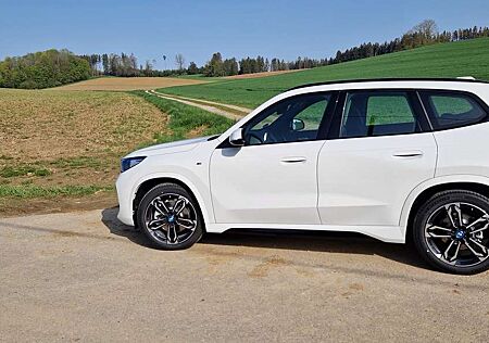 BMW iX1 gebraucht kaufen BMW iX1 xDrive30 M Sportpaket v.WA 22KW AC Laden AHK OS9
