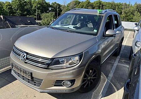 VW Tiguan Volkswagen 2.0 TDI DPF 4Motion Life,Navi,AHK,PDC,ALU