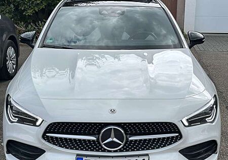 Mercedes-Benz CLA 200 7G-DCT AMG Line