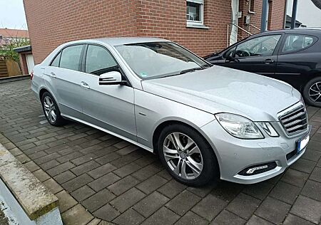 Mercedes-Benz E 220 E220 CDI DPF BlueEF. Avantgarde -VIELE EXTRAS