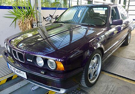 BMW M5 mit KW Sportfahrwerk