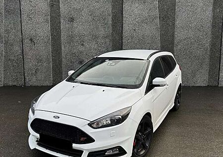 Ford Focus Turnier 2.0 EcoBoost ST