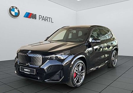 BMW iX1 eDrive20 M-Sport-Pro PANO AHK ACC 360° HUD