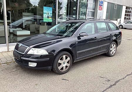 Skoda Octavia Combi 1.6 FSI Elegance/PDC/SHZ/AHK