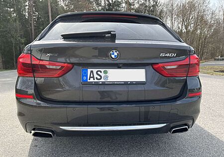 BMW 540i 540 xDrive Touring Aut. Luxury Line