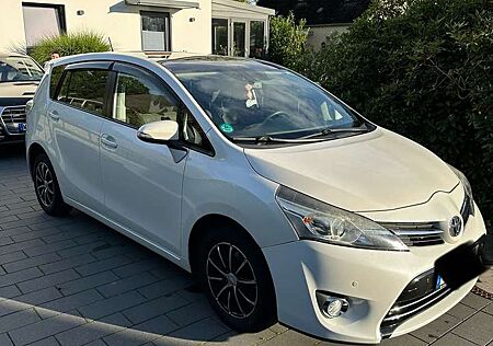 Toyota Verso SkyView Edition, erste Hand, 8-fach bereift