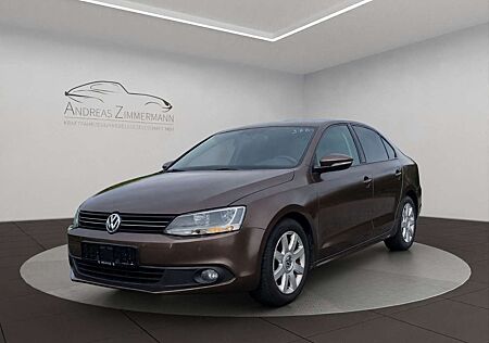 Volkswagen Jetta VI Comfortline 2.HAND WENIG KILOMETER