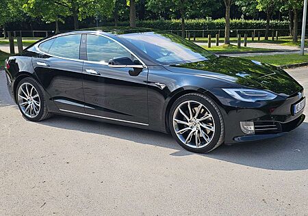 Tesla Model S 75D Allradantrieb Panoramadach Auto Pilot