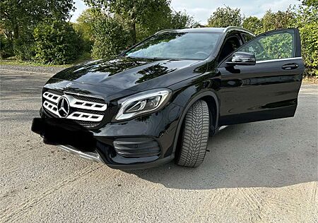 Mercedes-Benz GLA 180 7G-DCTAMG Line