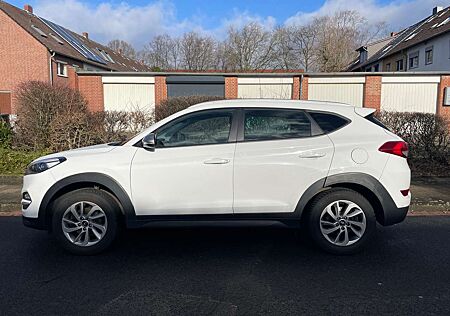 Hyundai Tucson blue 1.6 GDi 2WD Trend