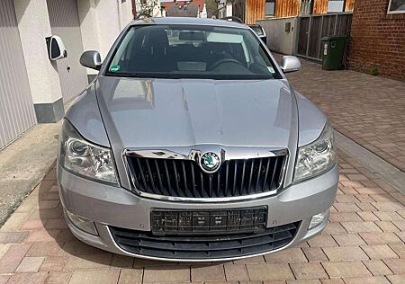 Skoda Octavia Combi 1.6 TDI DPF 8-fach bereift Parkpil