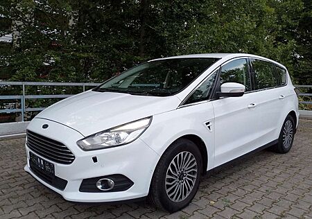Ford S-Max Titanium