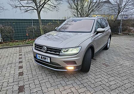VW Tiguan Volkswagen Highline 2.0 TDI AHK Pano Standheizung Scheckheft