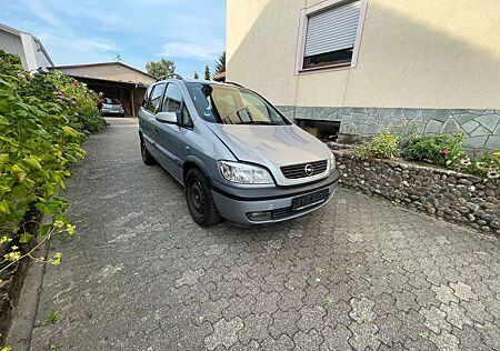 Opel Zafira 1.8 16V Elegance