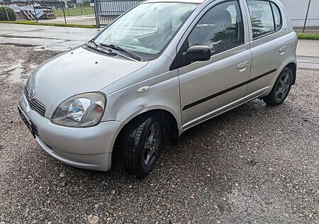 Toyota Yaris 1.3 linea sol Alu 8-Fach Tüv 03/26 Euro 3