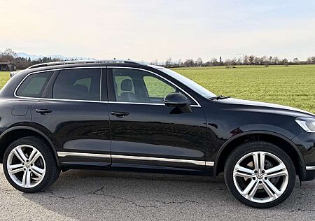 VW Touareg Volkswagen R-Line 3.0 V6 262PS Vollausstattung Luftfederung