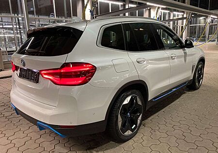 BMW iX3 -IMPRES-GARANTIE-PANO-HUD-KEYLES-360 -20Z-AHK