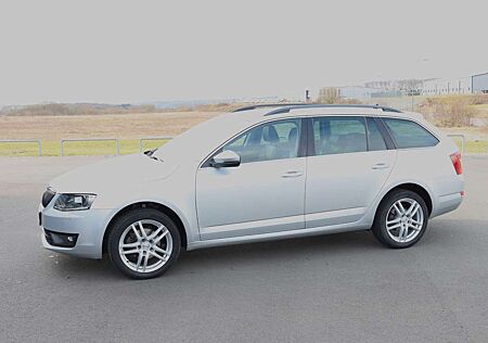 Skoda Octavia Style Combi /Xenon/Navi/PDC/SHZ/AHK