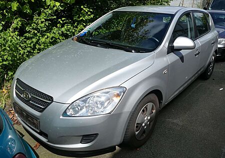 Kia Cee'd Ceed / 1.4 CVVT LX Klima Radio CD Isofix HU/AU 03/2026