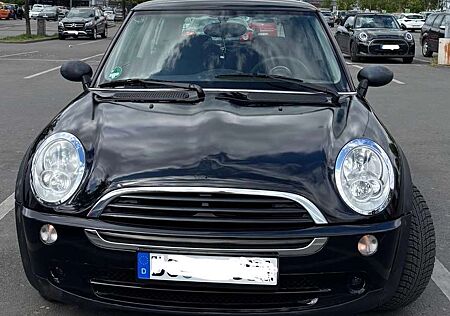 Mini ONE (BMW) 1.6, 90 PS (66 kW)
