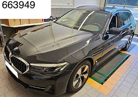 BMW 520 LED ACC CockpProf VLeder Nav+ DrivingAss AHK