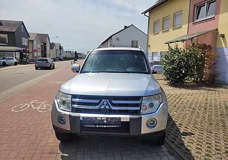 Mitsubishi Pajero 3.2 DI-D Automatik Instyle