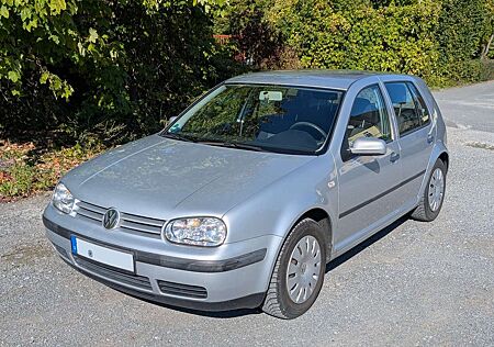 VW Golf Volkswagen 1.6 Edition, HU 09/27