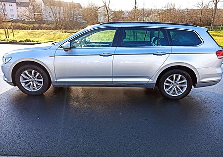 VW Passat Variant Volkswagen 2,0 TDI DSG 4Motion Comfortline LED NAVI KAMERA