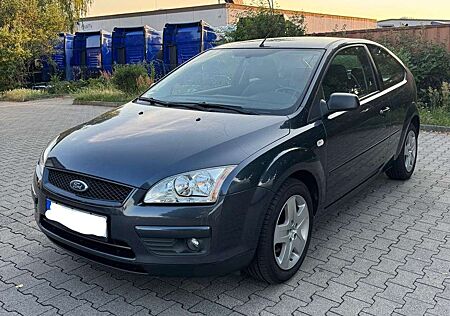 Ford Focus neu TÜV • Zahnriemen /Service Neu + Tip&Top