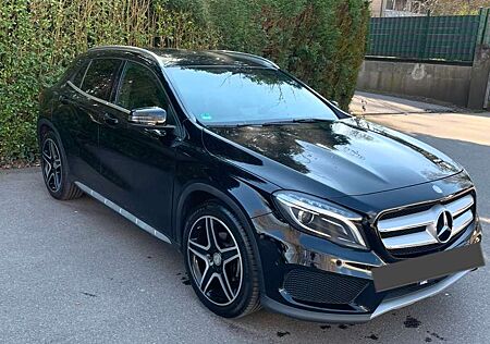 Mercedes-Benz GLA 180 AMG Line Kamera sitzheizung schwarz alcantara sitz