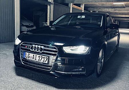 Audi A4 2.0 TFSI quattro S tronic line Sportpaket