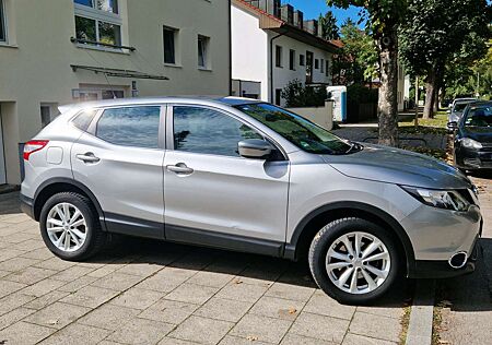 Nissan Qashqai 1.2 DIG-TACENTA