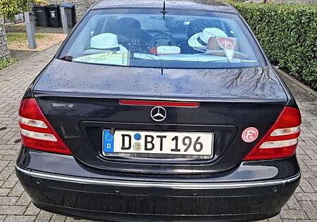 Mercedes-Benz 320 Garage Wagen...