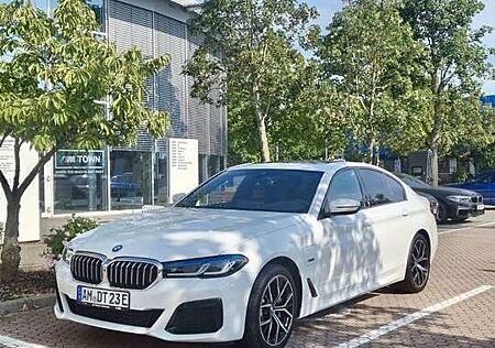 BMW 530e 530 xDrive M Sport Laser Glasdach Garantie 11/27