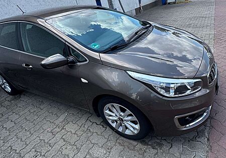 Kia Cee'd Ceed / 1.0 T-GDI 100 ISG Dream Team Edition
