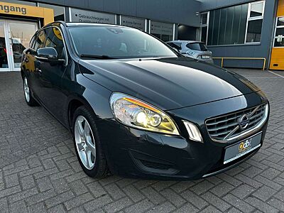 Volvo V60 Kombi Momentum - 8fach,AHK,Sitzhei,RückCAM,