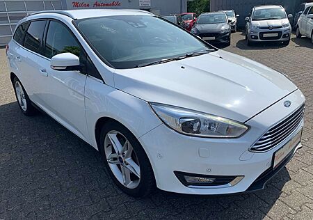 Ford Focus Titanium Leder-Navi-R-Kame-PDC-SHZG-LHZG-Xenon-AHK