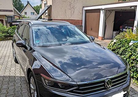 VW Passat Variant Volkswagen 2.0 TDI SCR DSG Elegance