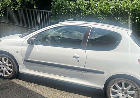 Peugeot 206 75 Petit Filou