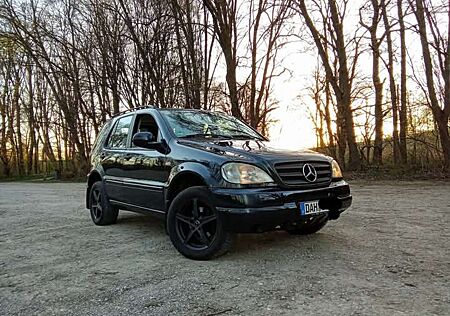 Mercedes-Benz ML 320