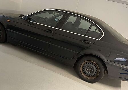 BMW 320i 320 schwarz 170 PS