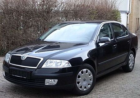 Skoda Octavia 1.6 Lim. Ambiente"1.Hand"/Klima/PDC