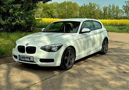 BMW 114i 114 Service NEU / LED ABL / AW Räder NEU