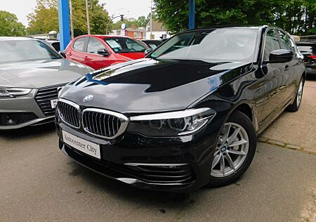 BMW 530 e iPerformance Kamera Navi LED PDC elek Sitze