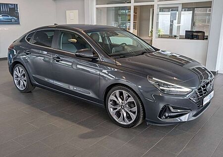 Hyundai i30 1.5 TGDi Fastback Prime Aut.*NAV*LED*KAM*ACC