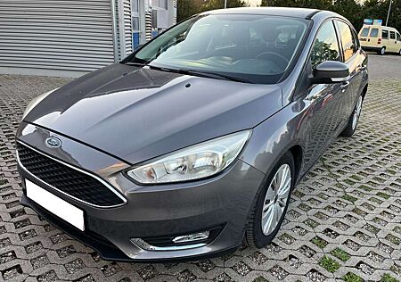 Ford Focus 1.5 TDCi DPF Navi PDC Telefon Automatik