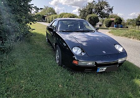 Porsche 928 Automatik S 4