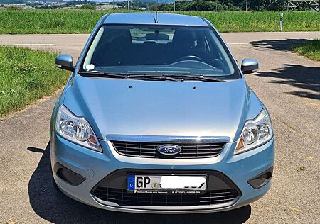 Ford Focus Fließheck 5-Türer 2.0 16V Style Benzin / LPG